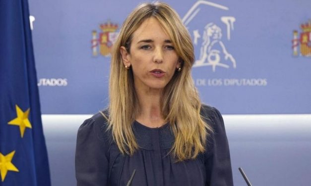 Álvarez de Toledo tilda de “desdichadas” las razones para destituirla y lo califica “perjudicial” para el Partido Popular