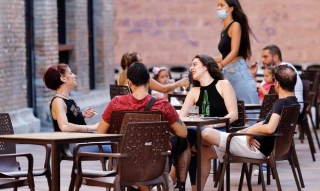 Baleares restringe reuniones a 10 personas, reduce aforos e impone el uso de la mascarilla en el trabajo