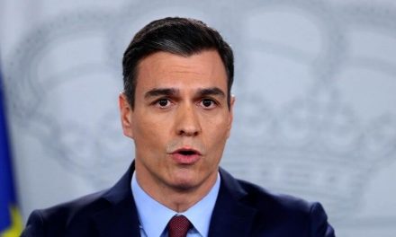 Sánchez se pronuncia acerca de los responsables públicos y llama a defender la Constitución