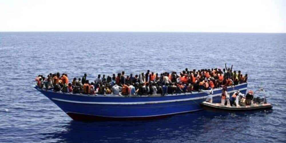 al-menos-375-inmigrantes-fueron-rescatados-en-las-costas-de-canarias-embarcacion-llegando-aliadoinformativo.com