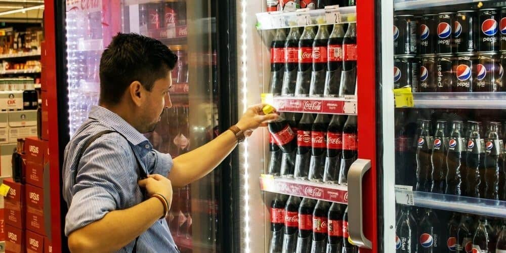 gobierno-español-subira-al-21%-el-precio-de-IVA-de-los-refrescos-el-proximo-año-consumidor-supermercado-bebidas-aliadoinformativo.com