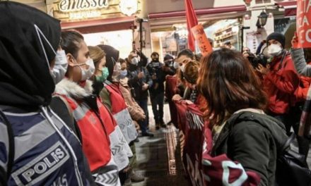 Marcha contra la violencia machista en Estambul quedó bloqueada por la policía