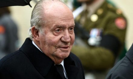 Gobierno español asegura que no sabe si el Rey Juan Carlos regresará al país para la Navidad