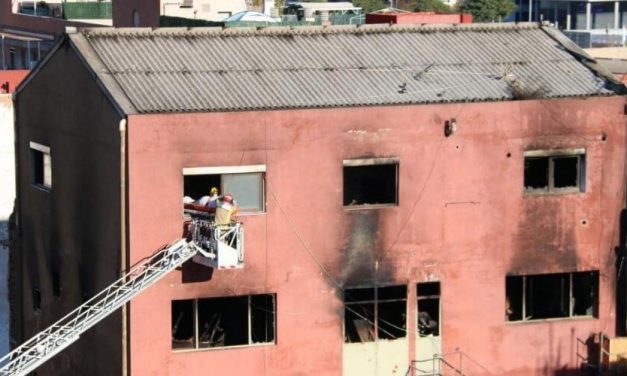 Incendio de nave en Badalona deja al menos tres muertos y 25 heridos