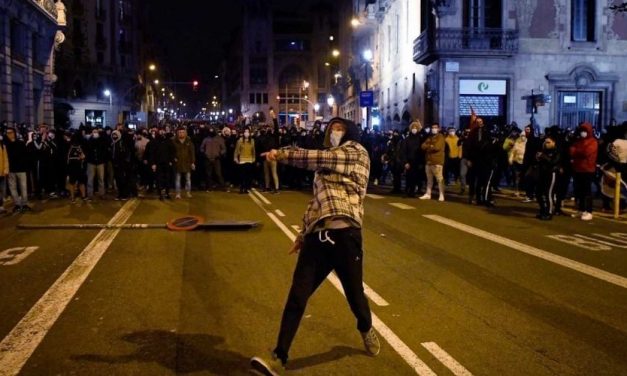 Nuevas protestas por apoyo a Pablo Hasel en Barcelona deja varios heridos