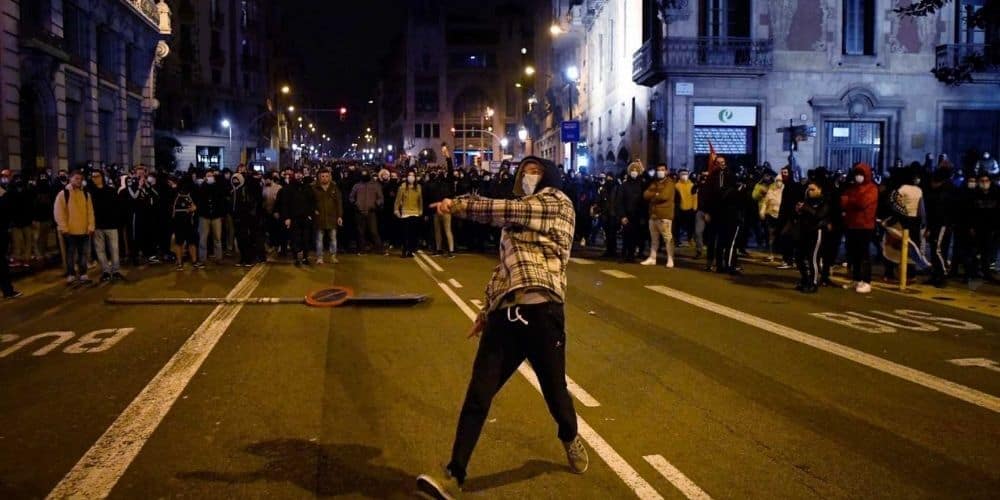 Nuevas protestas por apoyo a Pablo Hasel en Barcelona deja varios heridos