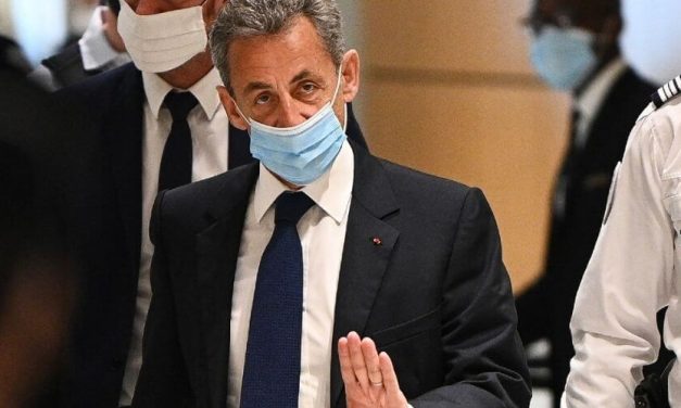 Expresidente francés Nicolas Sarkozy ha sido condenado a tres años de prisión