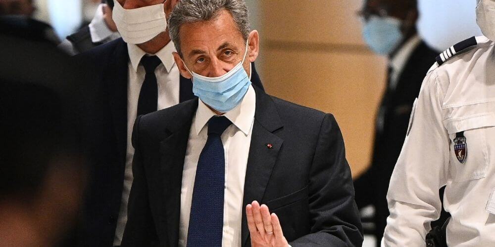 Expresidente francés Nicolas Sarkozy ha sido condenado a tres años de prisión