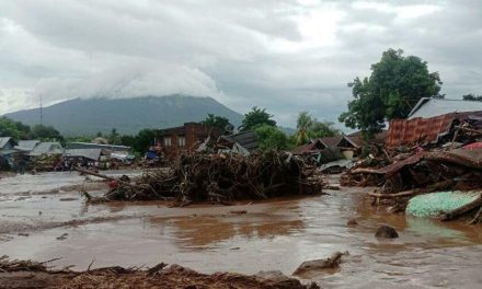 Inundaciones y deslizamientos de tierra en Indonesia y Timor Oriental dejan unos 70 muertos