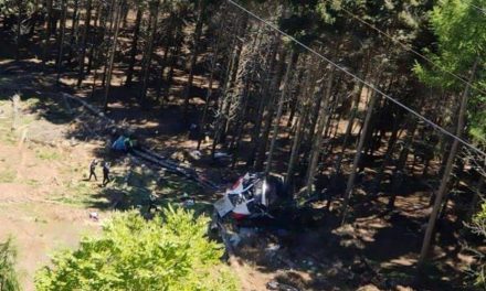 Catorce muertos tras descolgarse una cabina de teleférico al norte de Italia