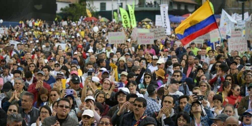 Continúa la crisis del Gobierno de Colombia y dimite la ministra de Exteriores