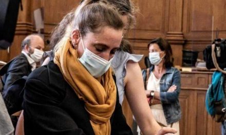 En Francia, hacen juicio a mujer que mató a su marido, padrastro abusador y proxeneta