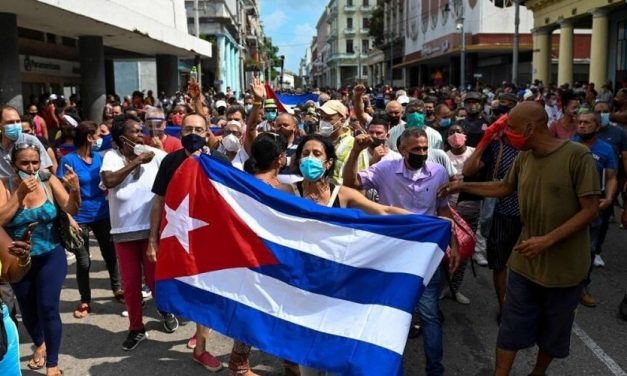 Pueblo de Cuba toma las calles en una protesta histórica contra el régimen