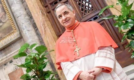 Vaticano: Cardenal Becciu sigue defendiéndose ante juicio en su contra por corrupción financiera