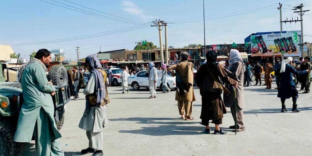 Calles de Kabul están vacías de mujeres por el temor al régimen Talibán