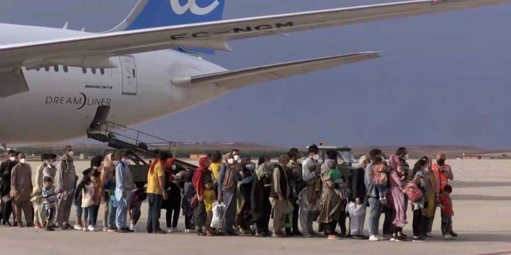 llega-un-nuevo-avion-a-madrid-procedente-de-kabul-con-al-menos-260-refugiados-afganos-llegada-de-refugiados-a-madrid-aliadoinformativo.com