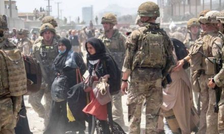 Régimen Talibán prohíbe a los afganos que vayan a los aeropuertos y salgan del país