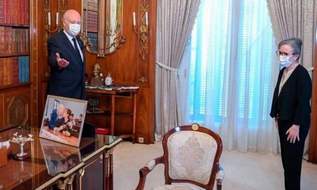 Presidente de Túnez nombró por vez primera a una mujer como jefa de Gobierno