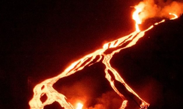 Descubren una nueva colada y dos focos emisores en el volcán de La Palma