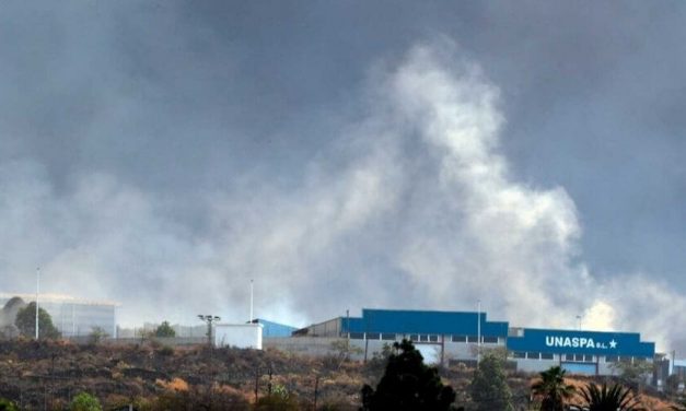 En La Palma confinaron aproximadamente a 3.500 personas por la emisión de gases de la lava del volcán