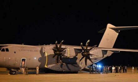 Segundo avión procedente de Pakistán con 160 colaboradores afganos aterrizó en Madrid