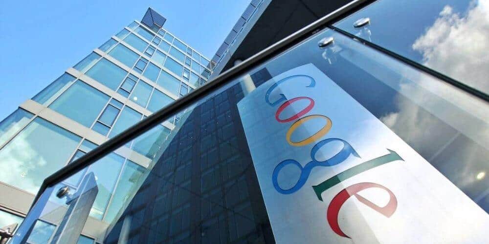 UE-confirma-una-multa-a-la-empresa-google-por-su-sistema-de-comparacion-de-precios-edificio-google-aliadoinformativo.com