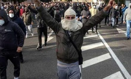 Continúan los enfrentamientos y las barricadas en Cádiz tras el séptimo día de la huelga del metal