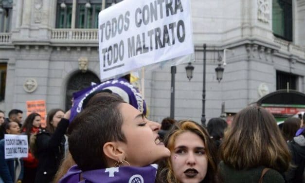 Manifestación de miles de personas en las calles en contra la violencia de género