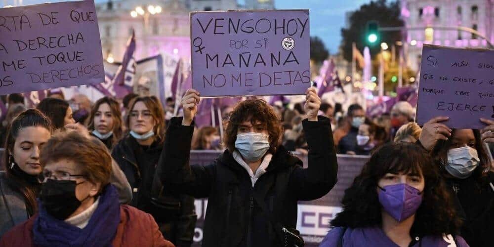 manifestacion-de-miles-de-personas-en-las-calles-en-contra-la-violencia-de-genero-madrid-aliadoinformativo.com