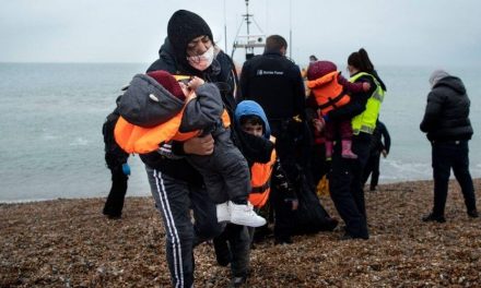 Mueren 31 migrantes al naufragar la embarcación cruzando el Canal de la Mancha