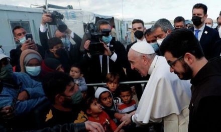 Con el Papa Francisco de visita en lesbos, mejora la situación pese a la falta de solidaridad de la UE