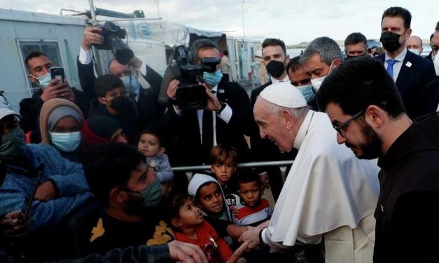 Con el Papa Francisco de visita en lesbos, mejora la situación pese a la falta de solidaridad de la UE
