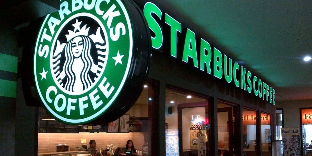 En Starbucks, los empleados aprobaron la creación de un sindicato en EE.UU