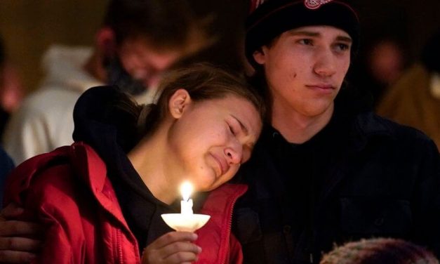 Joven menor de 15 años asesina a cuatro compañeros y deja varios heridos en Estados Unidos