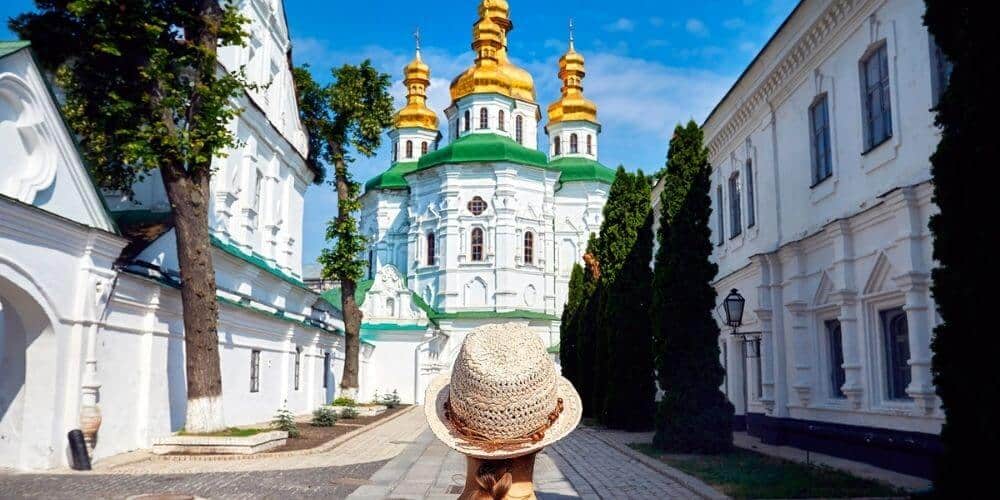 que-se-necesita-para-viajar-a-ucrania-desde-españa-turista-en-ucrania-aliadoinformativo.com