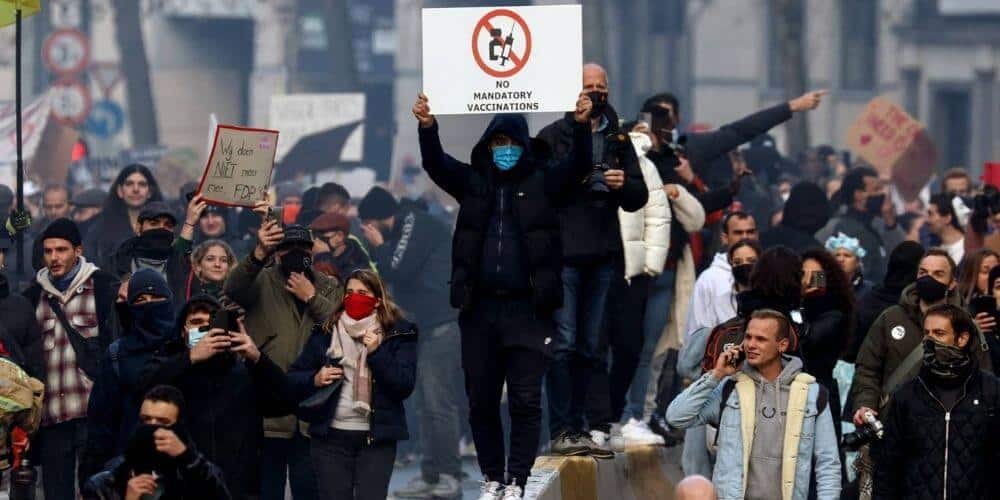 Disturbios en Bruselas por manifestaciones en contra de las restricciones de la pandemia