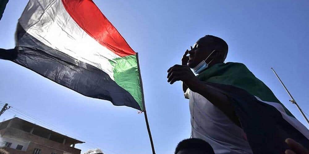 manifestantes-en-sudan-piden-a-los-militares-que-entreguen-el-poder-luego-de-la-dimisión-del-primer-ministro-protestas-aliadoinformativo.com