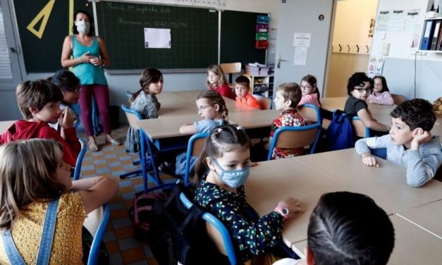 Niños de vuelta a clases con normalidad en España pero con profesores de baja por contagios