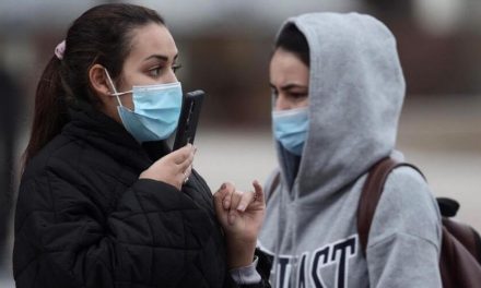 Congreso español logra convalidar el uso obligatorio de las mascarillas en exteriores