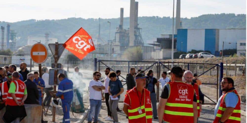 Francia-reabrio-dosrefinerias-ante-la-huelga-de-los-trabajadores-de-las-petroleras