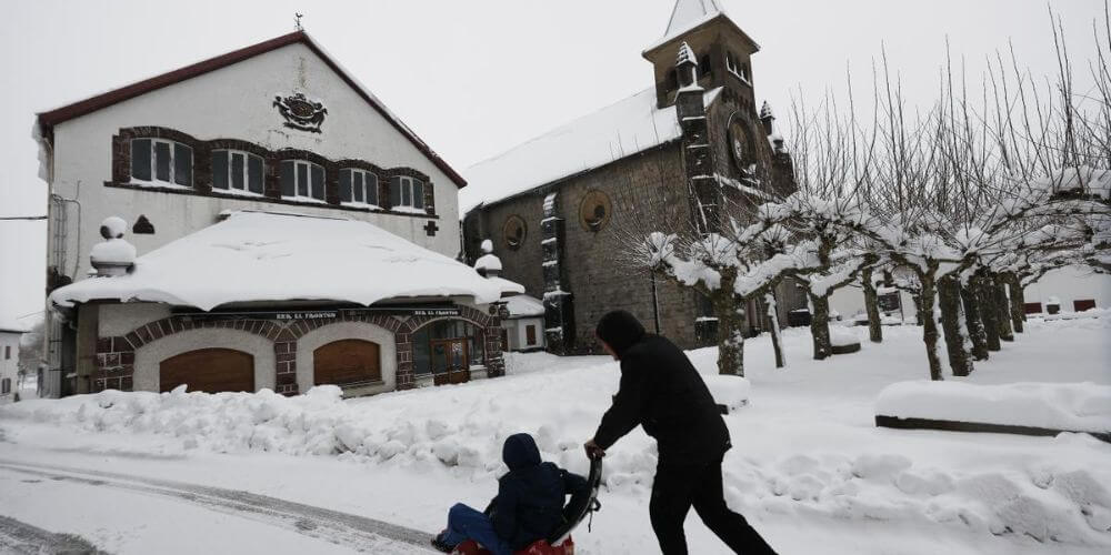 Intenso frío se instala en España con temperaturas de hasta 15 grados bajo cero en zonas de montaña