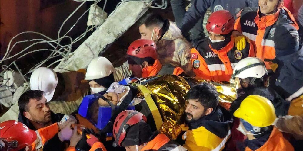 Turquia-rescatan-a-cuatro-personas-con-vida-despues-de-198-horas-del-terremoto-sobreviviente-aliadoinformativo.com