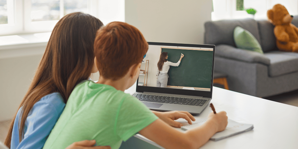 Cómo ayudar a tu hijo en sus clases virtuales privadas