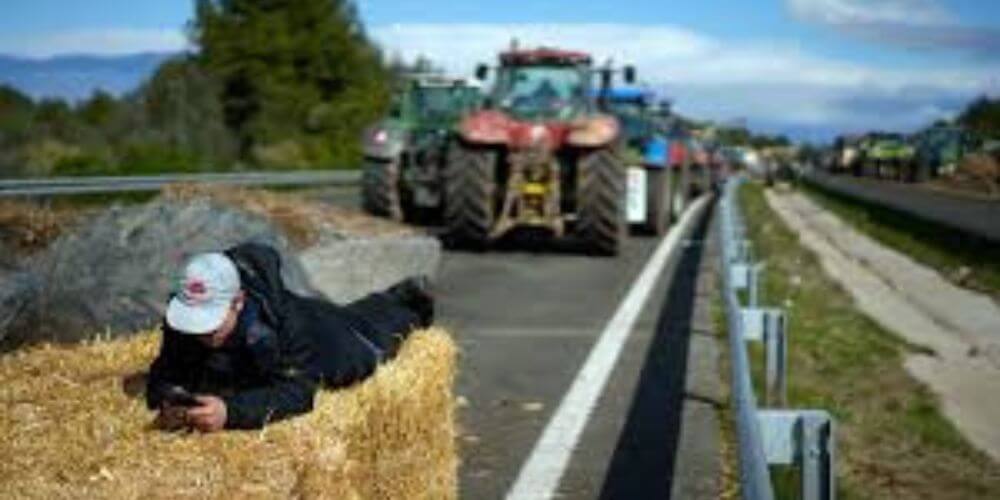 agricultores-continuan-movilizados-con-cortes-en-Cataluña-Aragon-y-Murcia-tractorada-aliadoinformativo.com