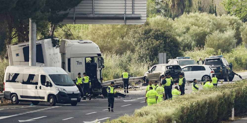6 muertos tras saltarse un camión un control en la AP-4 en Los Palacios, Sevilla