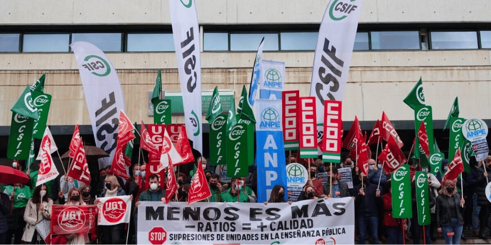 Sindicatos presionan a la Comunidad de Madrid para dejar por escrito las mejoras laborales de los maestros