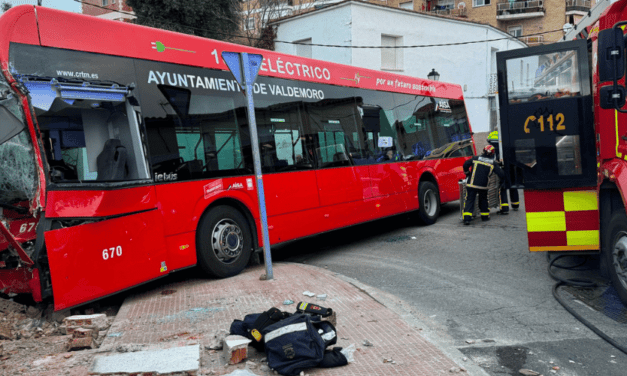 15 heridos tras chocar un autobús contra un muro en Valdemoro, Madrid