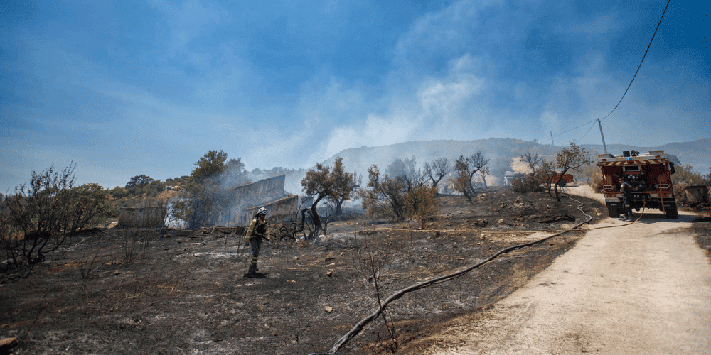 Estabilizan incendio de Almuñécar en Granada que afecta a casi 600 hectáreas