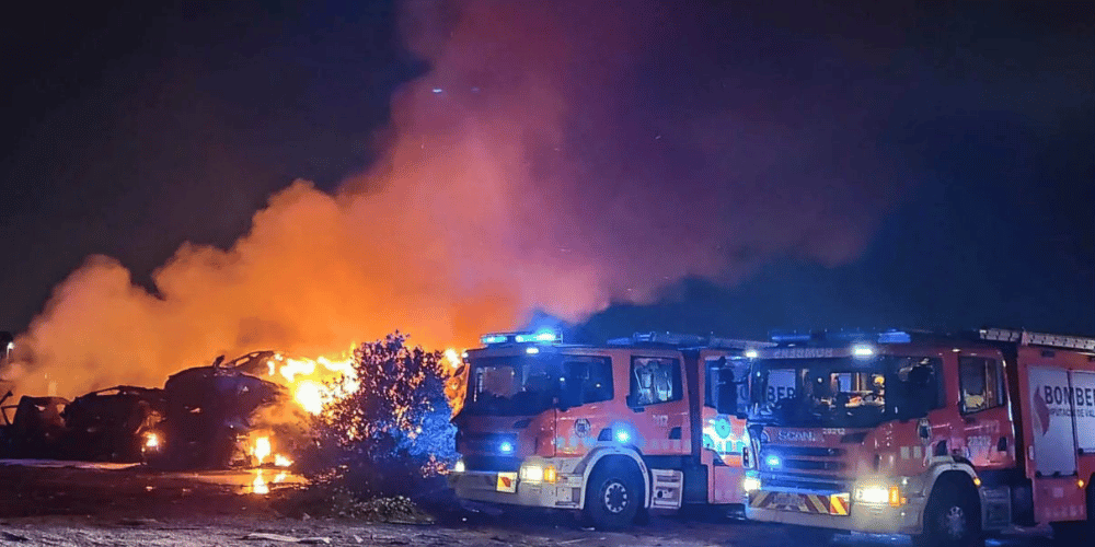 incendio-solar-catarroja-destruye-vehiculos-acumulados-dana-aliadoinformativo.com