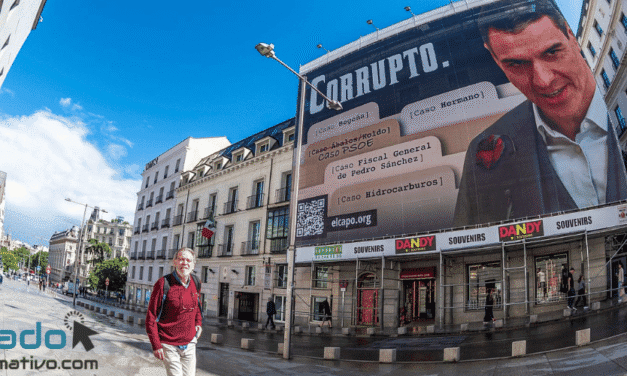 Pedro Sánchez ejerce como acusación particular contra Hazte Oír por pancarta difamatoria en Congreso
